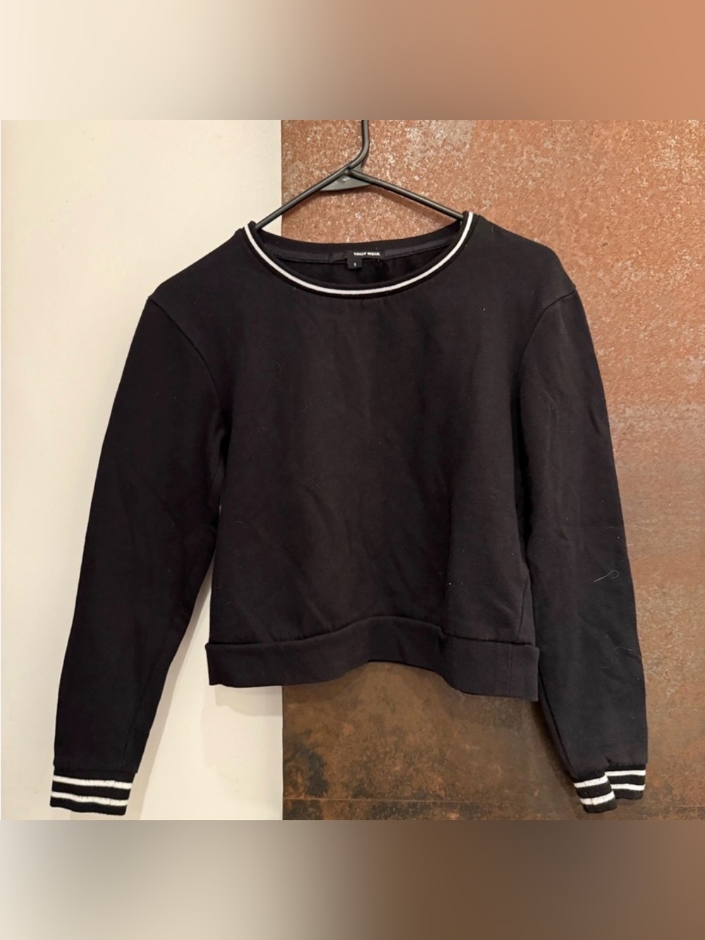 Tweedle Black Cropped Crewneck Sweatshirt with Contrast Trim